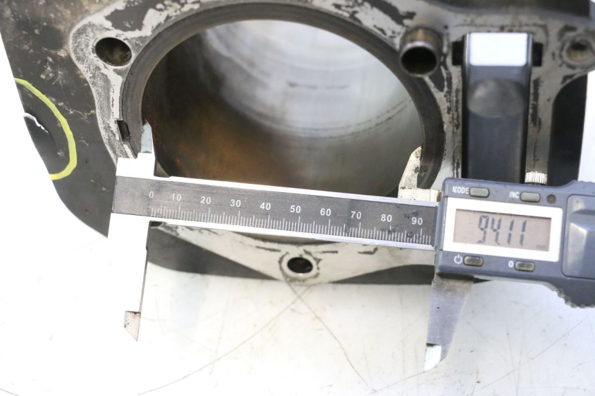 photo de CILINDRO SUZUKI DR S 600 (1985 - 1989) - Detalhe da peça
