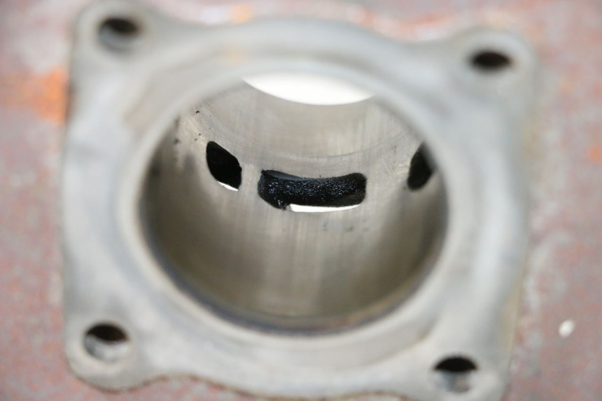 photo de CILINDRO PEUGEOT KISBEE 2T 50 (2010 - 2017) - Outro ângulo de visão