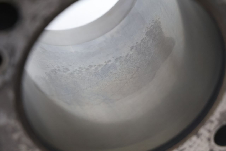 photo de CILINDRO DO PISTÃO TRASEIRO HARLEY DAVIDSON ROAD GLIDE FLTRXSE 1920 (2018 - 2022) - Detalhes característicos