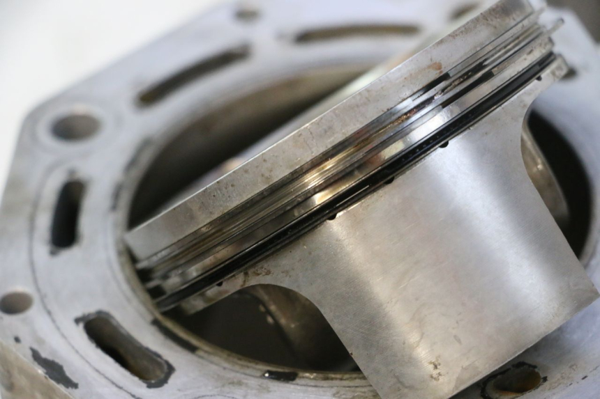 photo de CILINDRO DO PISTÃO DIANTEIRO GILERA GP 800 (2007 - 2013) - Ampliação dos componentes