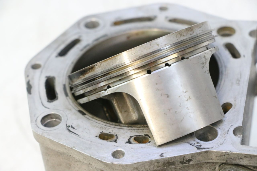 photo de CILINDRO DO PISTÃO DIANTEIRO GILERA GP 800 (2007 - 2013) - Estrutura - ampliação