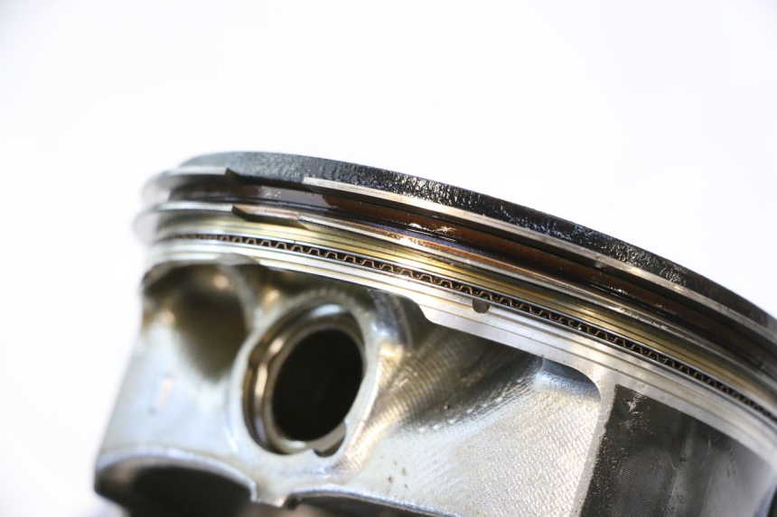 photo de CILINDRO DO PISTÃO DIANTEIRO HARLEY DAVIDSON ROAD GLIDE FLTRXSE 1920 (2018 - 2022) - Zoom do estado de desgaste