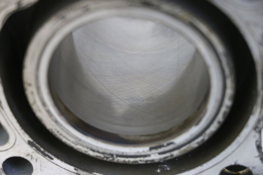 photo de CILINDRO PISTÃO SUZUKI BURGMAN 125 (2007 - 2014) - Zoom do estado de desgaste