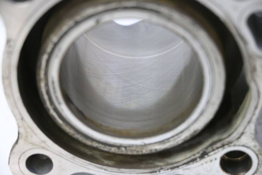 photo de CILINDRO PISTÃO SUZUKI BURGMAN 125 (2007 - 2014) - Zoom do estado de desgaste
