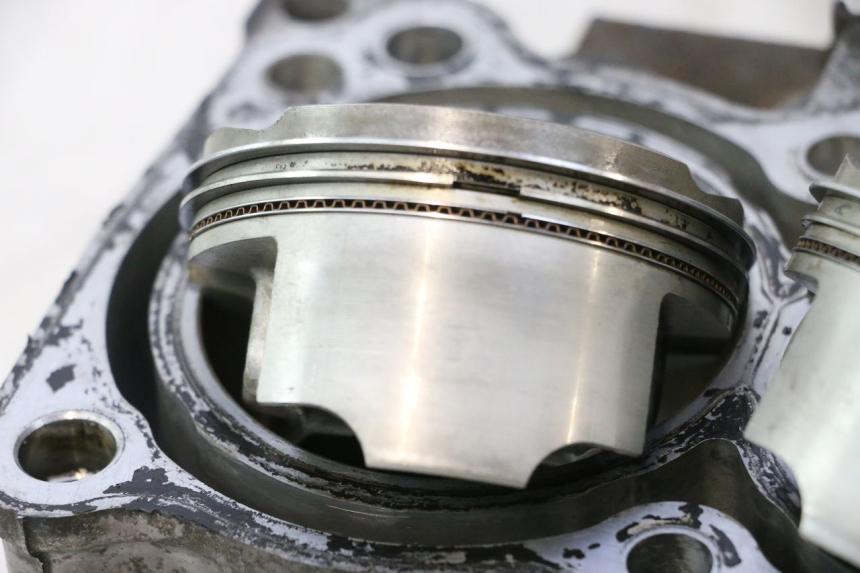 photo de PISTÃO DO CILINDRO SUZUKI BURGMAN EXECUTIVE ABS 650 (2006 - 2012) - Ângulo alternativo