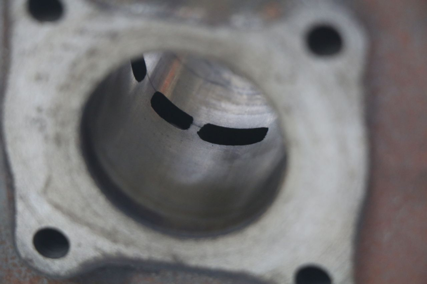 photo de CILINDRO PISTÃO SYM JET EURO X 2T 50 (2003 - 2007) - Detalhes característicos