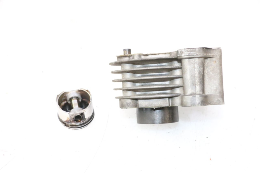 photo de CILINDRO PISTÃO PEUGEOT KISBEE 4T 50 (2010 - 2017) - Vista de perto