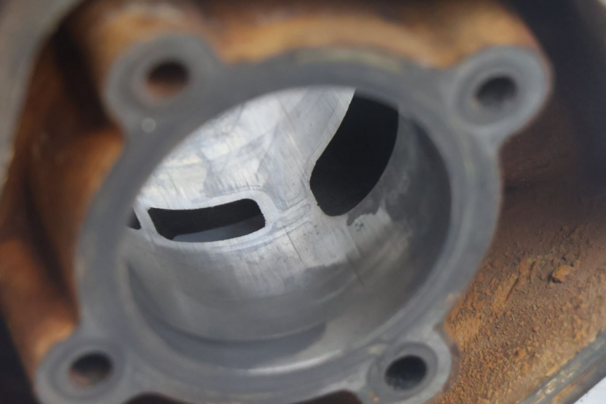 photo de CILINDRO PISTÃO PEUGEOT LUDIX BLASTER 50 (2006 - 2014) - Vista de perto