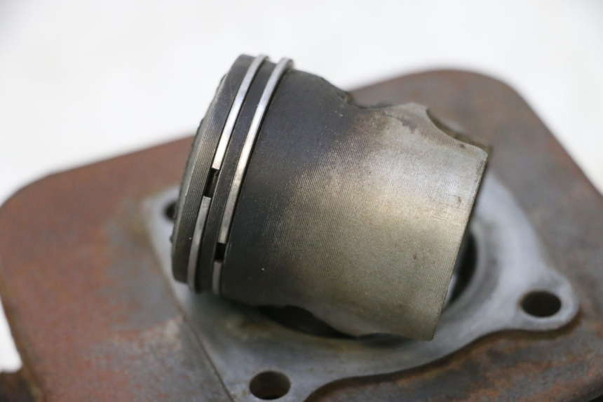 photo de CILINDRO PISTÃO PEUGEOT LUDIX 50 (2008 - 2017) - Vista de perto