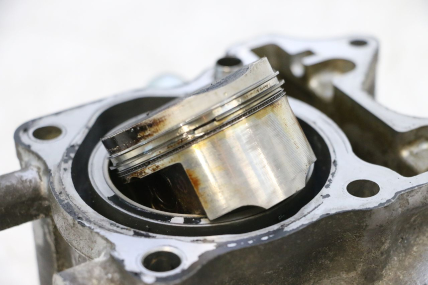 photo de CILINDRO PISTÃO HONDA PCX (JF57/JF64) 125 (2014 - 2018) - Zoom do estado de desgaste