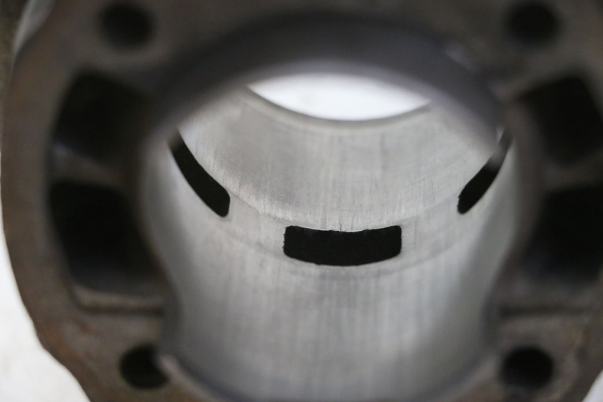 photo de CILINDRO PISTÃO DERBI SENDA SM DRD 50 (2008 - 2013) - Pontos de fixação