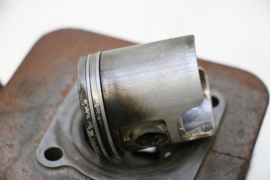 photo de PISTÃO DO CILINDRO PEUGEOT SPEEDFIGHT 2 AC 50 (2000 - 2009) - Ângulo alternativo