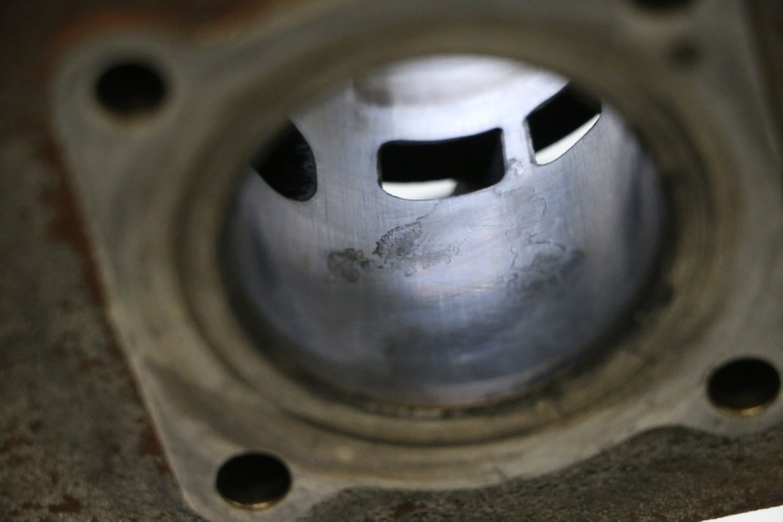 photo de PISTÃO DO CILINDRO PEUGEOT SPEEDFIGHT 2 AC 50 (2000 - 2009) - Outro ângulo de visão