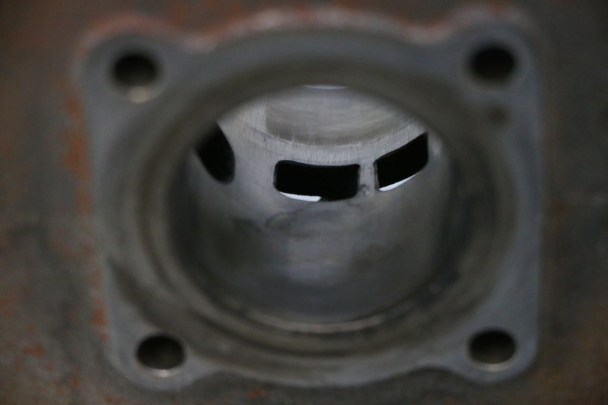 photo de PISTÃO DO CILINDRO PEUGEOT SPEEDFIGHT 2 AC 50 (2000 - 2009) - Pontos de fixação