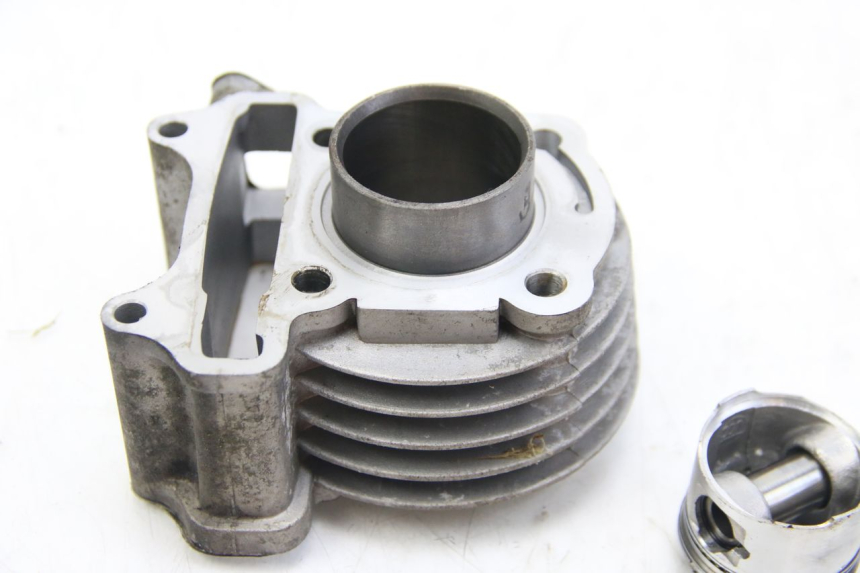 photo de CILINDRO PISTÃO PEUGEOT V-CLIC VCLIC 50 (2007 - 2013) - Zoom do estado de desgaste