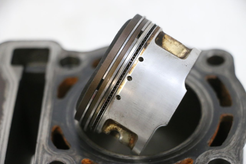 photo de CILINDRO PISTÃO YAMAHA YP MAJESTY 125 (2002 - 2006) - Detalhes característicos