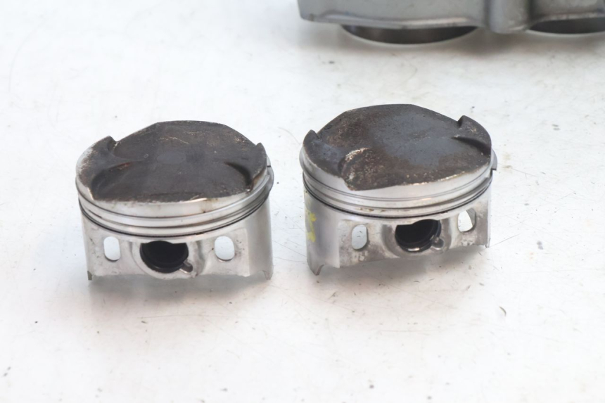 photo de PISTÃO DO CILINDRO KAWASAKI ZZR 600 (1995 - 2004) - Detalhes característicos