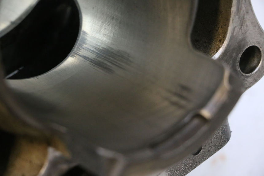 photo de CILINDRO YAMAHA WAVE RUNNER GP R 1200 (2000 - 2003) - Ampliação dos componentes