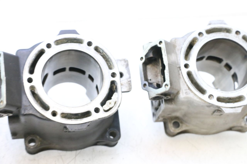 photo de CILINDRO YAMAHA WAVE RUNNER GP R 1200 (2000 - 2003) - Zoom de qualidade