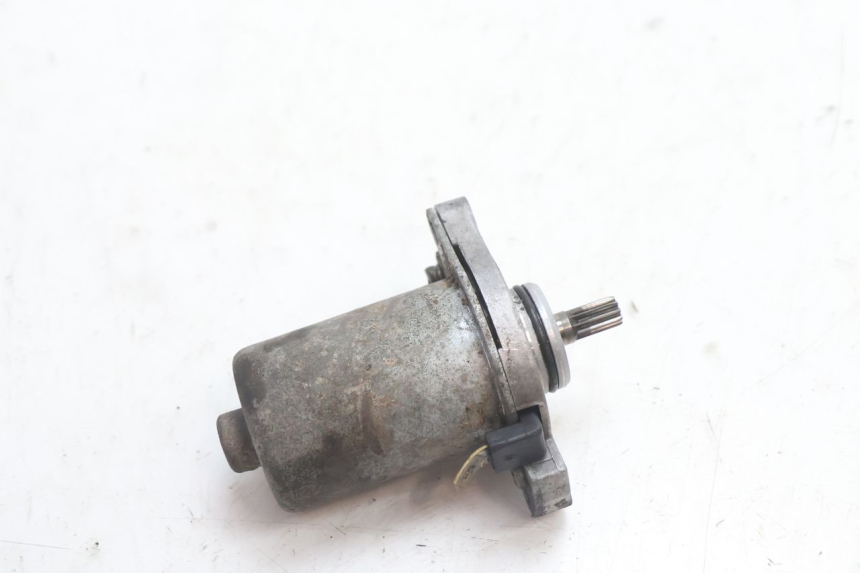 photo de MOTOR DE ARRANQUE MBK BOOSTER SPIRIT 50 (1999 - 2003) - Outro ângulo de visão