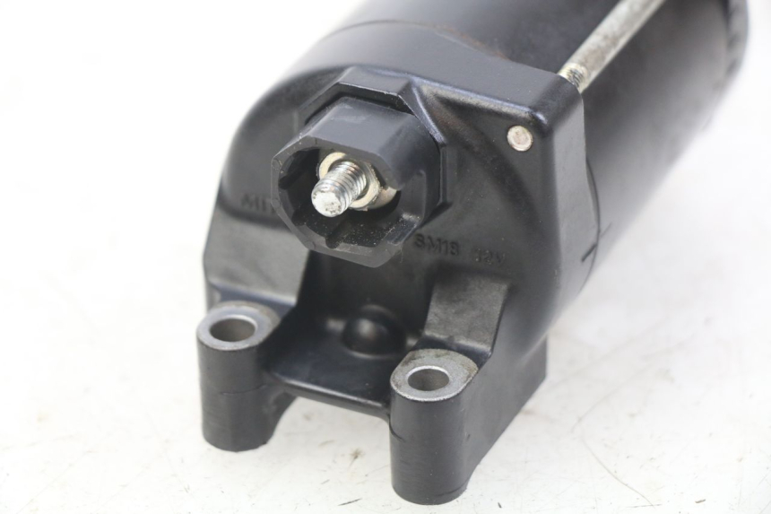 photo de MOTOR DE ARRANQUE HONDA CB R 1000 (2018 - 2023) - Outro ângulo de visão