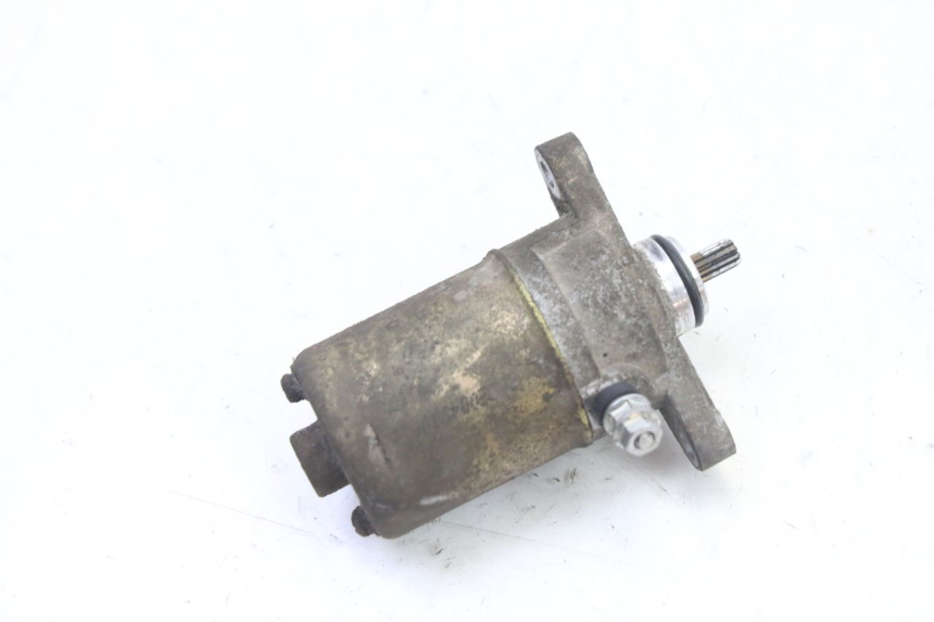 photo de MOTOR DE ARRANQUE VENESI FLY RETRO 4T 50 (2020 - 2025) - Outro ângulo de visão