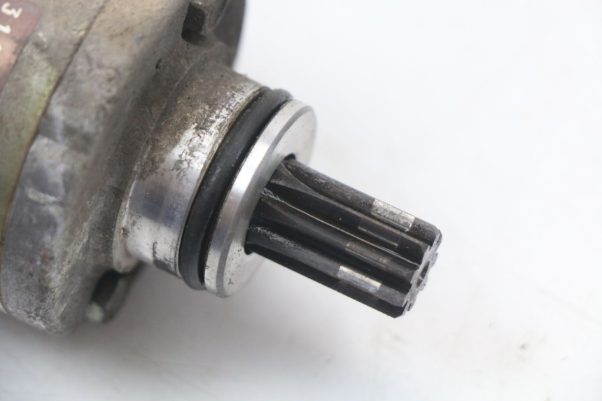 photo de MOTOR DE ARRANQUE SUZUKI GZ MARAUDER 125 (1998 - 2004) - Detalhe da peça