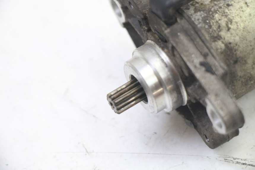 photo de MOTOR DE ARRANQUE PEUGEOT KISBEE 2T 50 (2018 - 2022) - Detalhe da peça