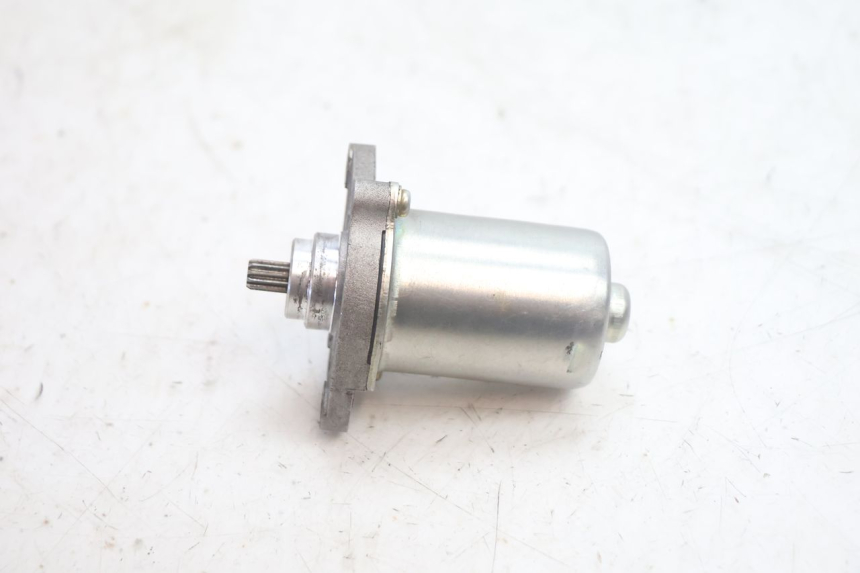 photo de MOTOR DE ARRANQUE PEUGEOT KISBEE 2T 50 (2010 - 2017) - Detalhe da peça