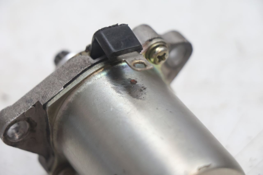 photo de MOTOR DE ARRANQUE PEUGEOT KISBEE 2T 50 (2010 - 2017) - Outro ângulo de visão