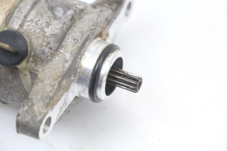 photo de MOTOR DE ARRANQUE PEUGEOT KISBEE 4T 50 (2010 - 2017) - Detalhe da peça