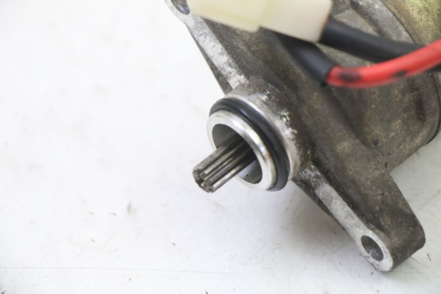 photo de MOTOR DE ARRANQUE PEUGEOT KISBEE 4T 50 (2018 - 2022) - Zoom do estado de desgaste