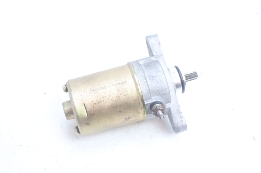 photo de MOTOR DE ARRANQUE PEUGEOT KISBEE 4T 50 (2010 - 2017) - Outro ângulo de visão
