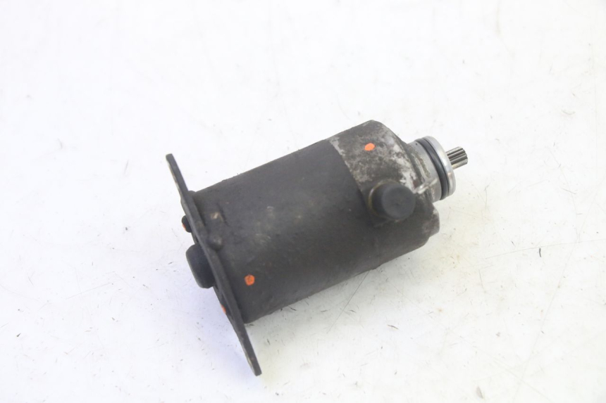 photo de MOTOR DE ARRANQUE SYM ORBIT III 3 4T 50 (2021 - 2025) - Outro ângulo de visão