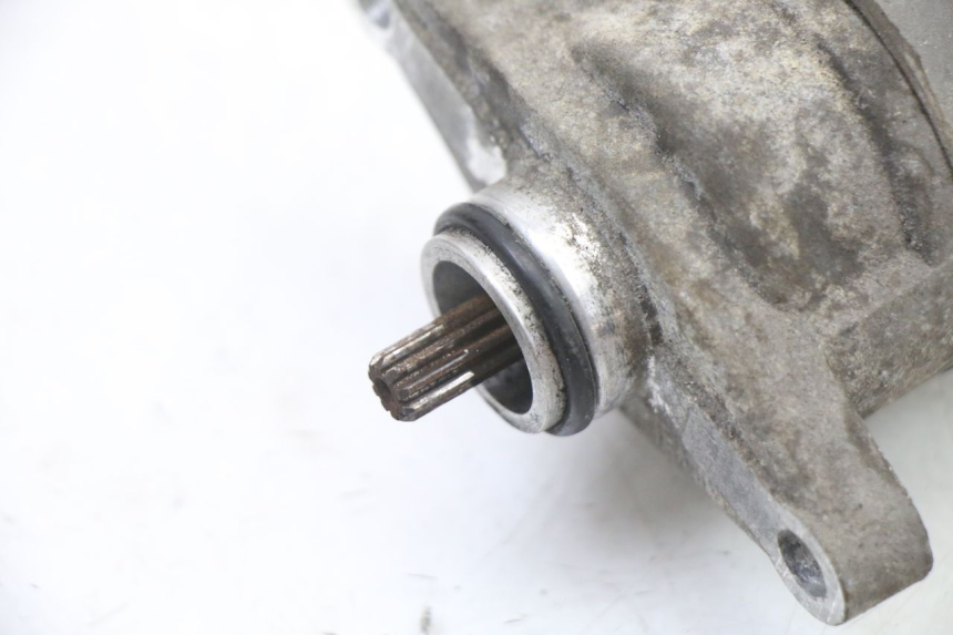 photo de MOTOR DE ARRANQUE PEUGEOT KISBEE 4T 50 (2018 - 2022) - Detalhe da peça