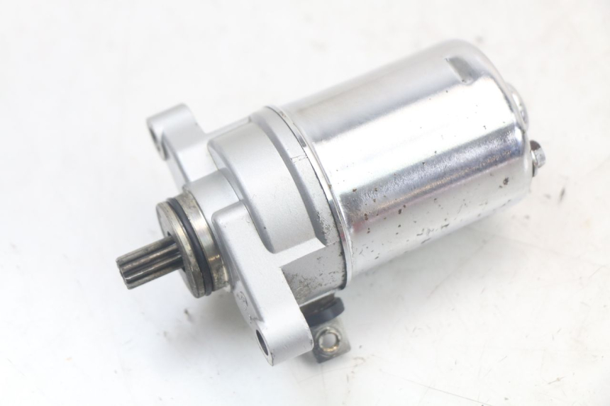 photo de MOTOR DE ARRANQUE KEEWAY RY6 2T 50 (2011 - 2019) - Outro ângulo de visão
