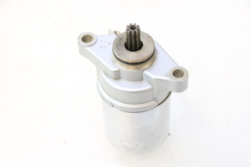 photo de MOTOR DE ARRANQUE KEEWAY RY6 2T 50 (2011 - 2019) - Outro ângulo de visão