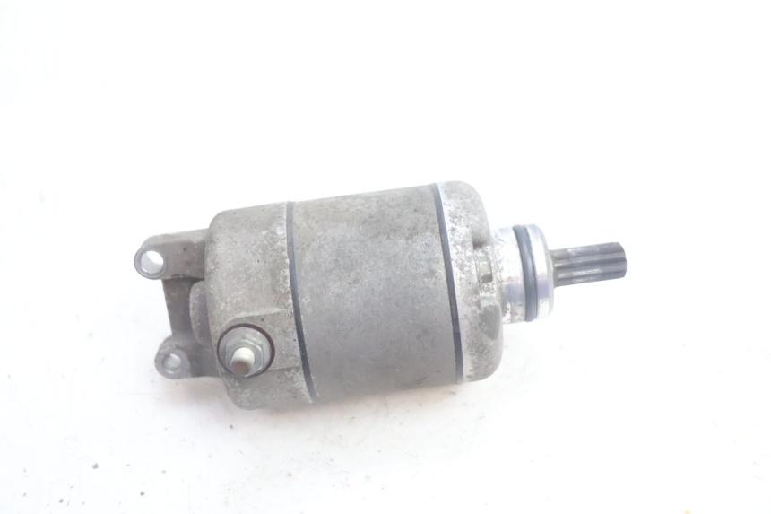 photo de MOTOR DE ARRANQUE PEUGEOT SATELIS 125 (2013 - 2018) - Outro ângulo de visão
