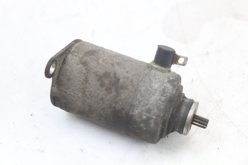 photo de MOTOR DE ARRANQUE SYM ORBIT 2 4T 50 (2018 - 2022) - Outro ângulo de visão
