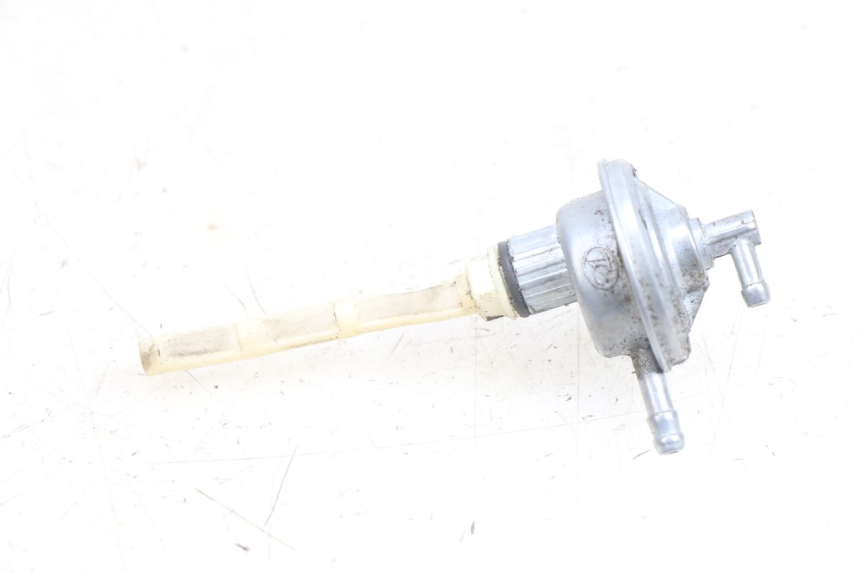 photo de DEPRESSÃO DO RESERVATÓRIO PEUGEOT KISBEE 2T 50 (2010 - 2017) - Zoom do estado de desgaste