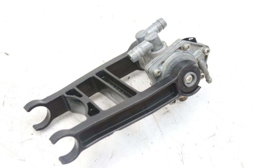 photo de VÁLVULA DE DEPRESSÃO DO RESERVATÓRIO KAWASAKI ZX-6R ZX6R 600 (1995 - 1997) - Outro ângulo de visão