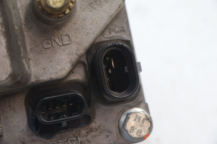 photo de DIREÇÃO ASSISTIDA CAN-AM SPYDER RS 1000 (2008 - 2012) - Ampliação técnica