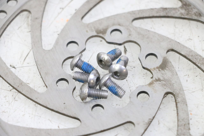 photo de DISCO DE FREIO TRASEIRO SEGWAY NINEBOT F40E 1 - Outro ângulo de visão