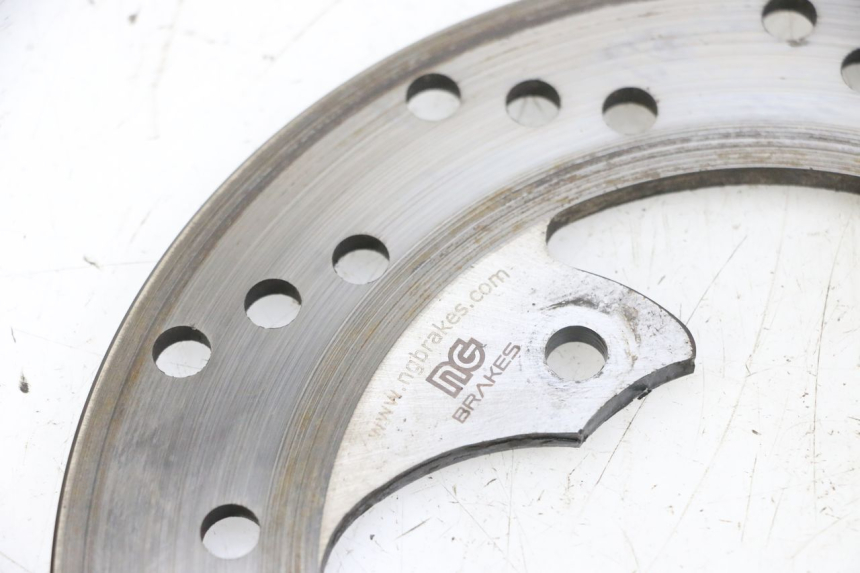 photo de DISCO DE FREIO TRASEIRO YAMAHA YP MAJESTY 125 (2002 - 2006) - Pontos de fixação