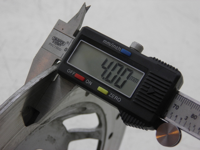 photo de DISCO DE FREIO DIANTEIRO JONWAY RANGER 125 (2006 - 2014) - Zoom do estado de desgaste