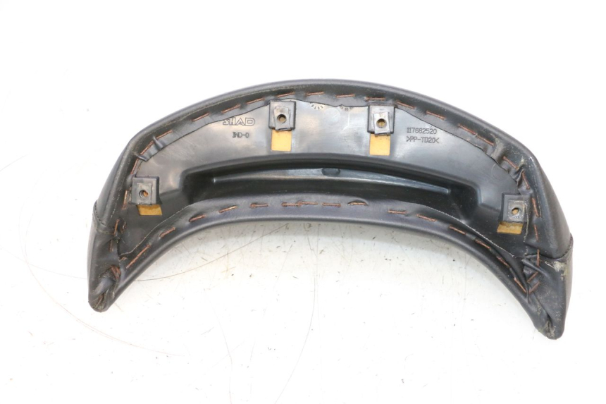 photo de ENCOSTO PEUGEOT SATELIS COMPRESSOR K15 125 (2006 - 2009) - Zoom do estado de desgaste