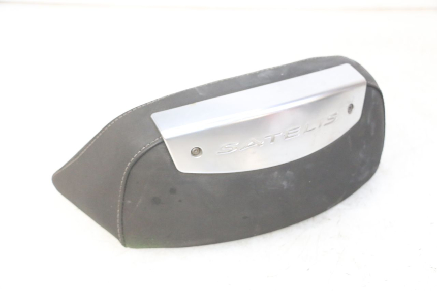 photo de ENCOSTO PEUGEOT SATELIS 125 (2010 - 2012) - Pontos de fixação
