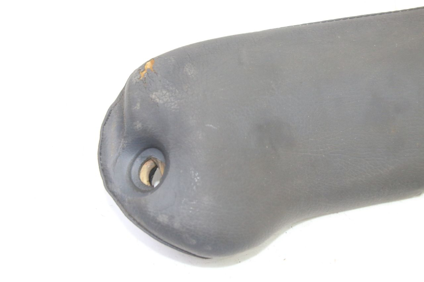photo de ENCOSTO PIAGGIO SUPER LX 125 (2000 - 2003) - Detalhe da peça