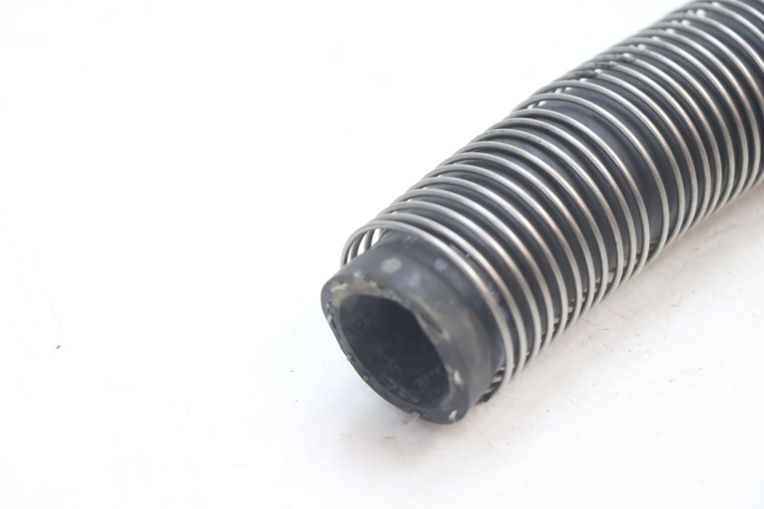 photo de MANGUEIRA DO RADIADOR HONDA CB F HORNET 600 (2005 - 2006) - Zoom do estado de desgaste