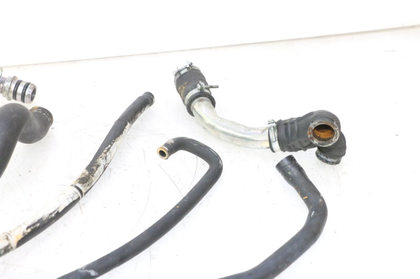 photo de MANGUEIRA DO RADIADOR GILERA GP 800 (2007 - 2013) - Outro ângulo de visão